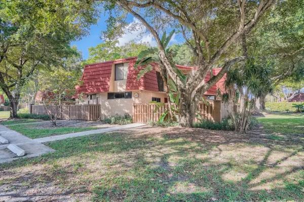 Banyan Lake, 8153 Severn Dr #B, Boca Raton, Florida 33433, image 2