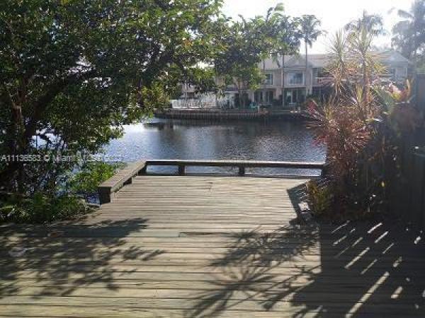 Riverside Townhomes, 2000 Riverside Pl #6, Wilton Manors, Florida 33305, image 2