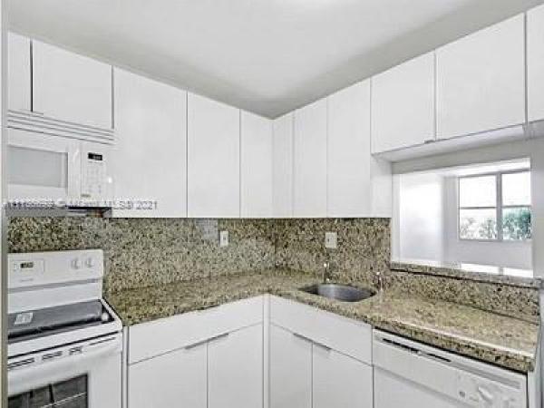 Dadeland Place, 9143 SW 77th Ave #B101, Kendall, Florida 33156, image 2