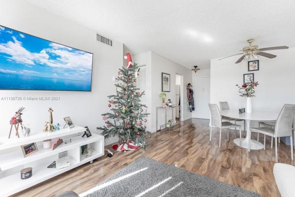 7925 Carlyle Ave #302, Miami Beach, Florida 33141, image 2