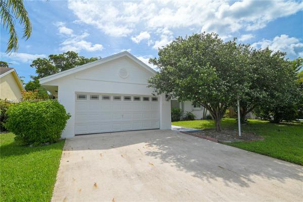 Laguna Pointe, 21951 SW 97th Ct, Cutler Bay, Florida 33190, image 2