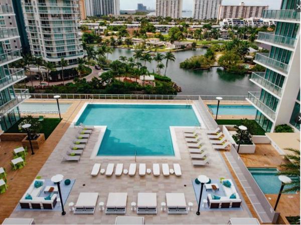 Parque Towers, 300 Sunny Isles Blvd #4-2207, Sunny Isles Beach, Florida 33160, image 2