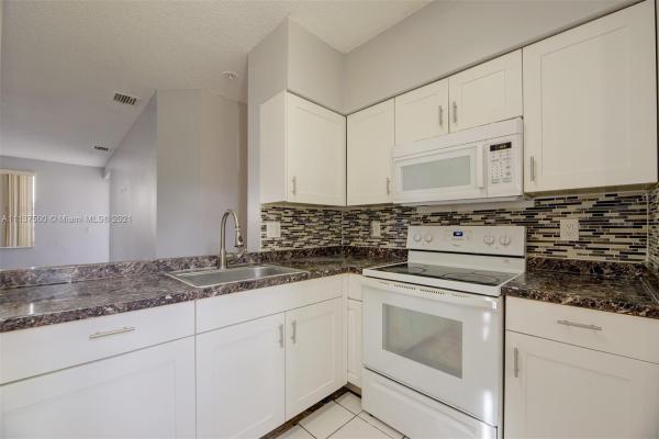 Sierra Ridge, 21255 NE 8th Pl #3, Ives Estates, Florida 33179, image 2