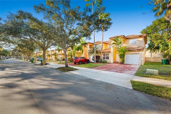 Forest Oak, 14003 N Forest Oak Cir, Davie, Florida 33325, image 1