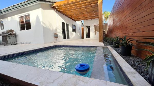 Berkshire West, 9102 NW 112th St, Hialeah Gardens, Florida 33018, image 2
