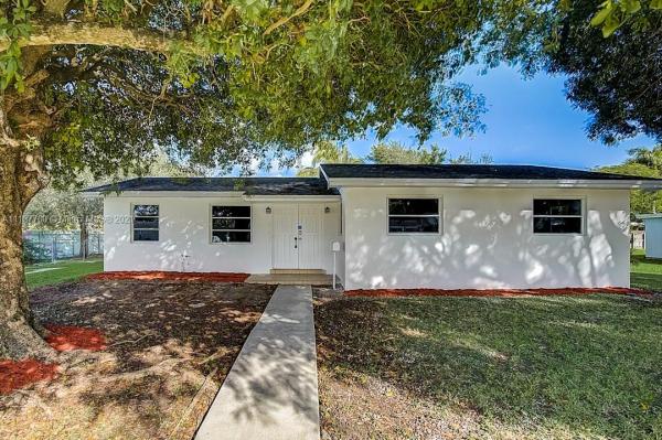 Pine Manor, 441 NW 15th St, Homestead, Florida 33030, image 2