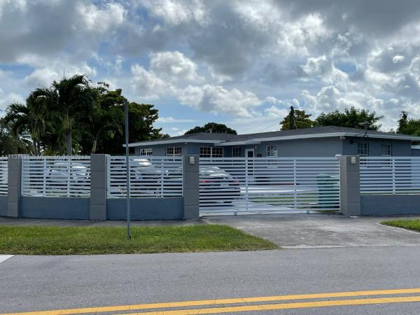 Pine Tree Manor, 9440 Toni Dr, Cutler Bay, Florida 33157, image 2