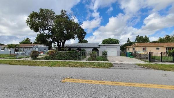 Carol City Gardens, 19400 NW 43rd Ave, Miami Gardens, Florida 33055, image 2