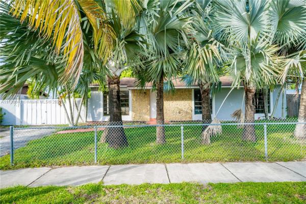 12745 SW 263rd Ter, Unincorporated Dade County, Florida 33032, image 2