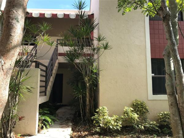 Quatraine, 20230 NE 3rd Ct #7, Ives Estates, Florida 33179, image 2