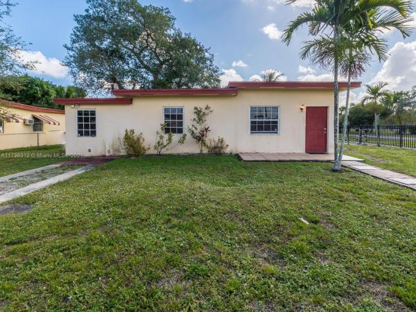 Hyde Park Manor, 1170 NW 143rd St, Golden Glades, Florida 33168, image 2