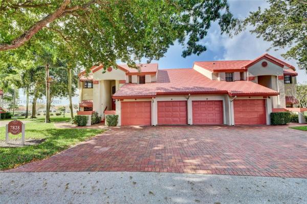 The Lexington Club Villas, 7828 Lexington Club Blvd #A, Delray Beach, Florida 33446, image 2