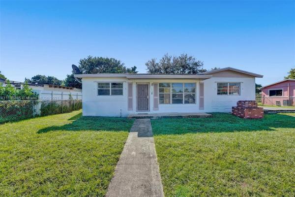 Sunny Isles Estates, 2110 NW 179th St, Miami Gardens, Florida 33056, image 2