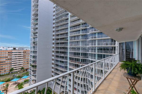 The Grandview Palace, 7601 E Treasure Dr #1423, North Bay Village, Florida 33141, image 2