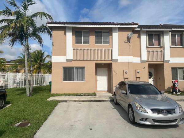 Weitzer Serena Lakes Townhomes, 14025 SW 179th St 0, Richmond West, Florida 33177, image 2