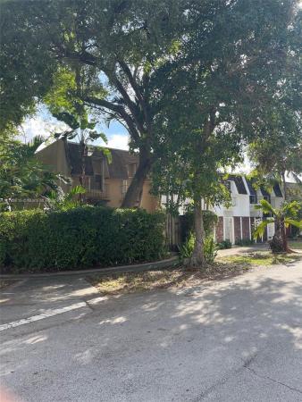 Cherry Grove Townhouses, 9103 SW 96th Ave, Kendall, Florida 33176, image 2