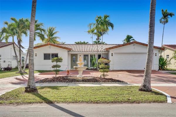 Hollywood Golf Estates, 1304 Funston St, Hollywood, Florida 33019, image 2