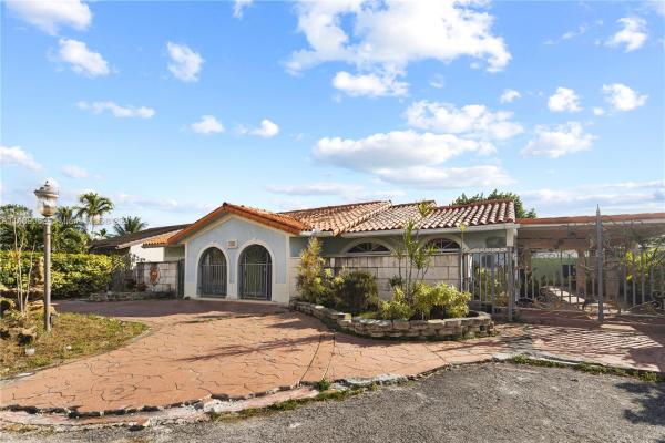 The Cloisters, 13226 SW 26th Ter, Tamiami, Florida 33175, image 2