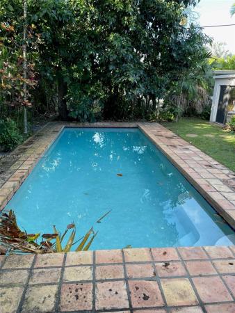 Beach View, 5956 Pine Tree Dr, Miami Beach, Florida 33140, image 2