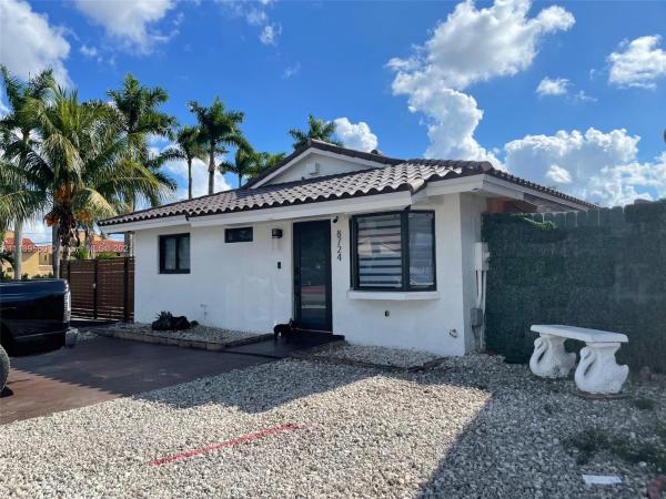 Biltmore Villas, 8724 NW 116th Ter, Hialeah Gardens, Florida 33018, image 2