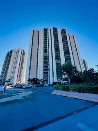 Coronado Tower 2, 20301 W Country Club Dr #622, Aventura, Florida 33180, image 2