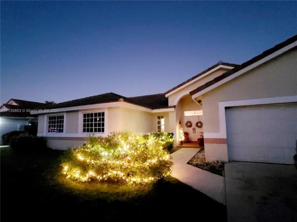 Mansions Cove At Lakes Of The Meadow, 4251 SW 154th Pl, Kendall West, Florida 33185, image 1