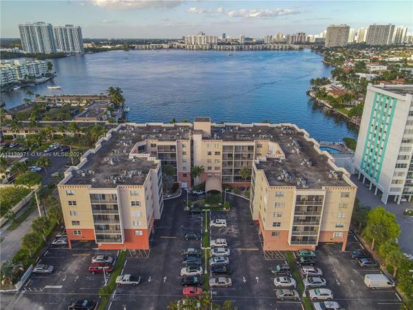 Carlton Bay, 2821 N Miami Beach Blvd #2R, North Miami Beach, Florida 33160, image 2