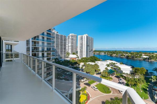 Hamptons West, 20281 E Country Club Dr #714, Aventura, Florida 33180, image 2