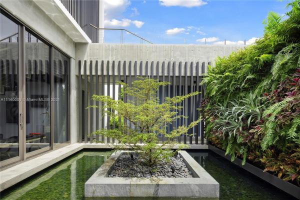 Kingsleys, South Miami, Florida 33143, image 1