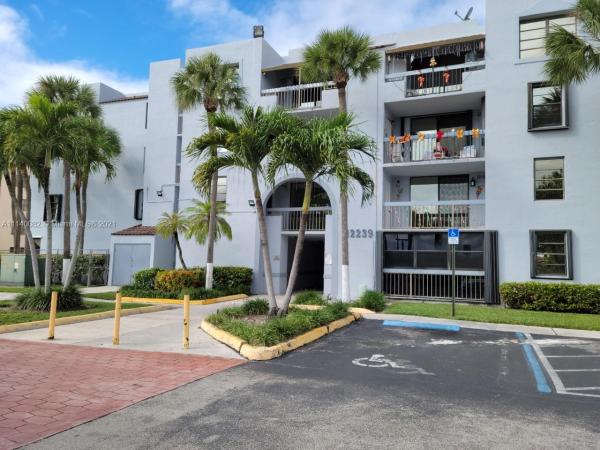 Vista Del Lago, 12239 SW 14th Ln #3312, Tamiami, Florida 33184, image 2