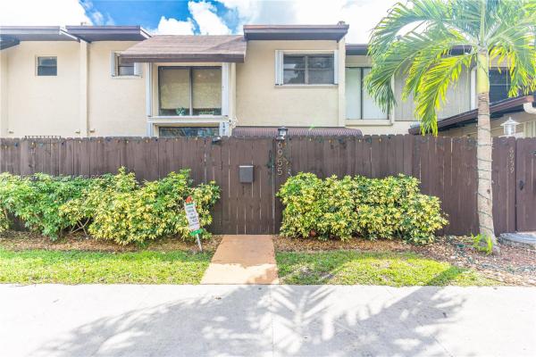 Snapper Creek Townhouses, 6955 SW 110th Ct #6955, Kendall, Florida 33173, image 2