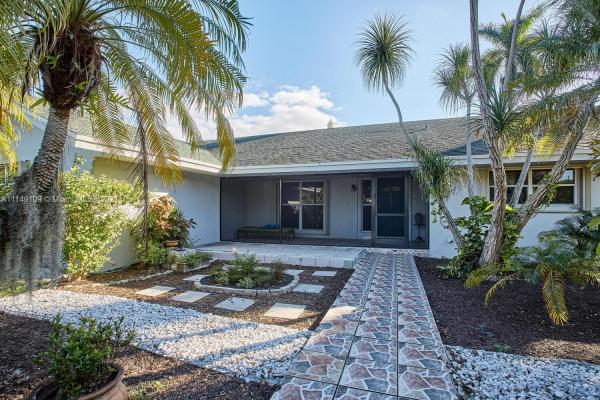Downer Palms, 110 NE 19th St, Homestead, Florida 33030, image 1
