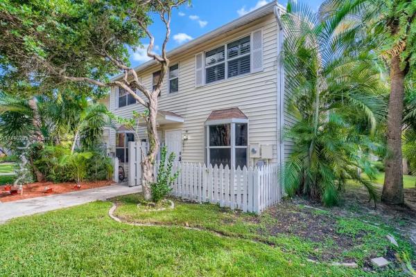 Edgewater Townhomes, 1877 NE 15th Ave, Fort Lauderdale, Florida 33305, image 2