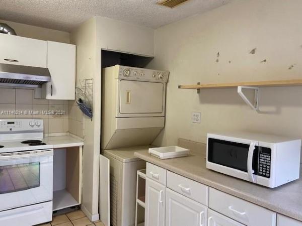 Los Patios Snapper Creek, 11601 SW 3rd St #105, Sweetwater, Florida 33174, image 1