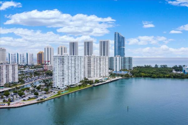 Arlen House West, 500 Bayview Dr #1127, Sunny Isles Beach, Florida 33160, image 2