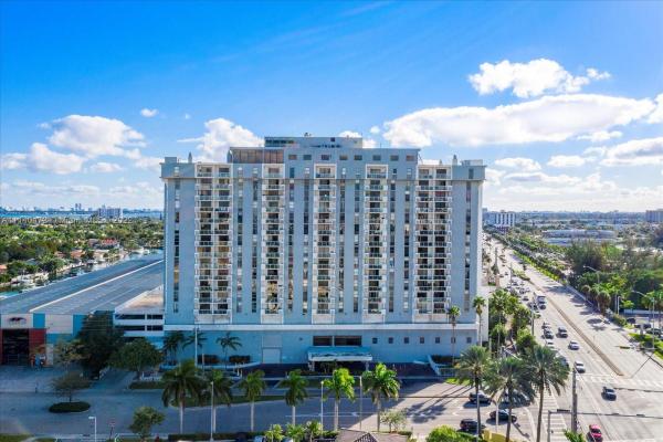 Sailboat Cay, 13499 Biscayne Blvd #905, North Miami, Florida 33181, image 2