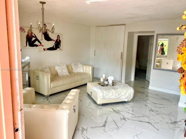 Regency Cove, Hialeah, Florida 33014, image 1