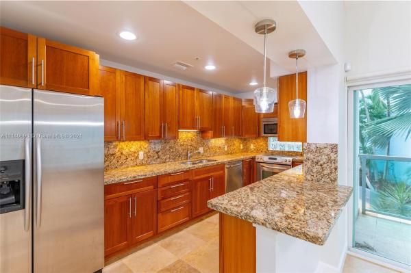 The Grove Club, 2699 Tigertail Ave #24, Miami, Florida 33133, image 2