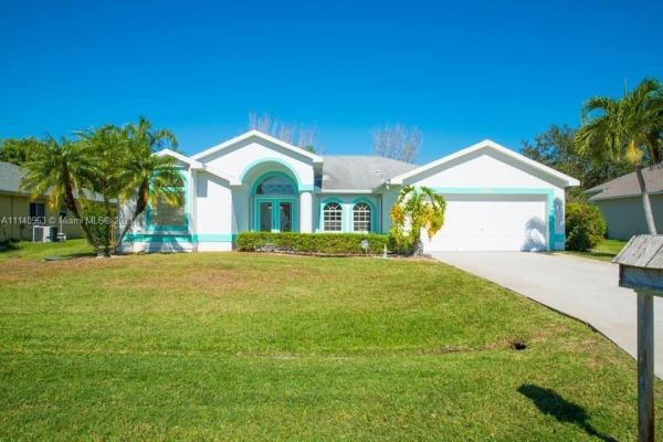 2974 SE Buccaneer Cir, Florida 34952, image 2