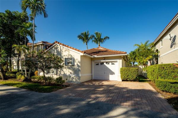 West Lake Village, 1135 Redwood St, Hollywood, Florida 33019, image 2
