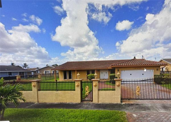 Rolling Oaks Estates, 19266 NW 18th Ave, Miami Gardens, Florida 33056, image 2