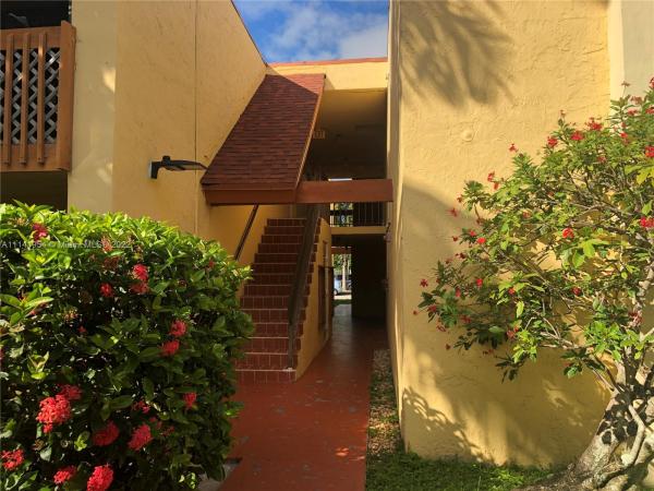 Pine Lake Village, 8873 Fontainebleau Blvd #207 B, Fountainebleau, Florida 33172, image 2