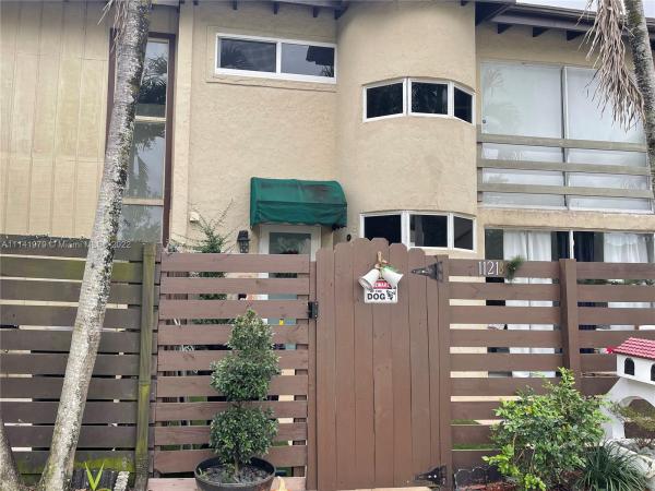 Snapper Creek Townhouses, 11218 SW 71st Ln, Kendall, Florida 33173, image 2