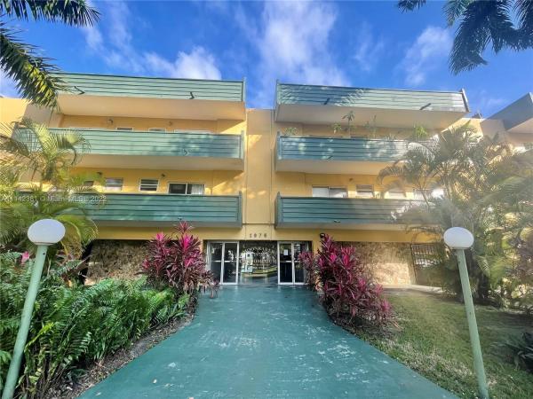 Moonraker, 1975 NE 135th St #3R, North Miami, Florida 33181, image 2