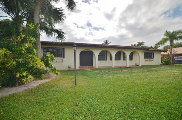 Country Club Of Miami Estates, 6760 Royal Melbourne Dr, Country Club, Florida 33015, image 2