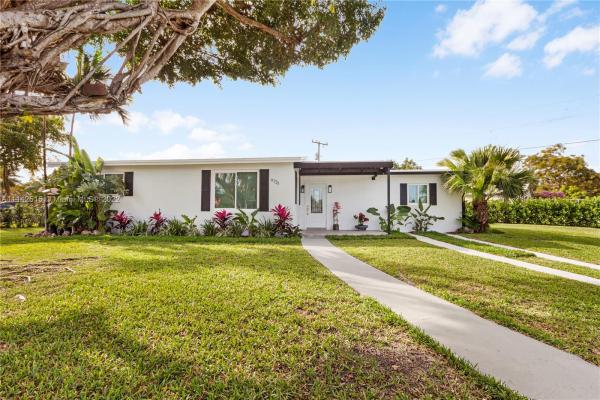 South Coral Homes, 9721 Martinique Dr, Cutler Bay, Florida 33189, image 2