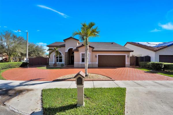 2807 SW 143rd Pl, Unincorporated Dade County, Florida 33175, image 2