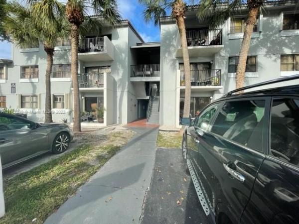 Villa Bellini, 7115 NW 179th St #307, Hialeah, Florida 33015, image 2