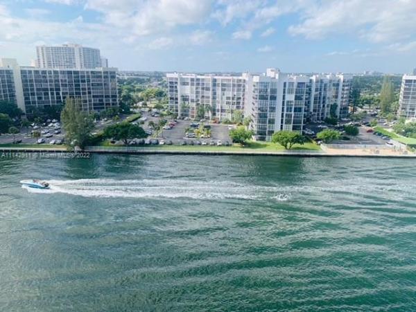 The Residences On Hollywood Beach, 3000 S Ocean Dr #1012, Hollywood, Florida 33019, image 2