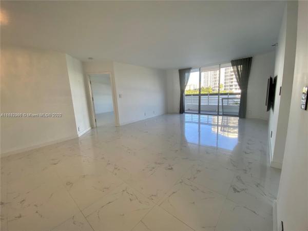 Mystic Pointe Tower 500, 3530 Mystic Pointe Dr #513, Aventura, Florida 33180, image 2